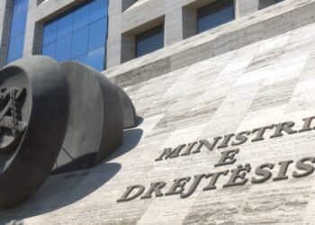 Sfida e malit me dosje në gjykata, Ministria: Zgjidhja është te përfundimi i procesit të vetingut dhe plotësimi i vakancave