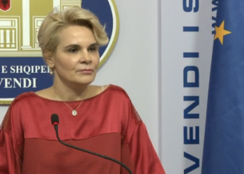 “Çdo gjë për Ilir Metën e kam paguar unë, ai s’di sa lekë bën një shishe uji”, Monika Kryemadhi flet për shpenzimet kirurgjikale: Vajza ime…