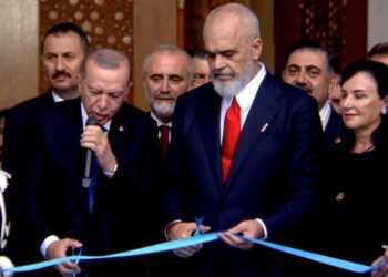 Nis inaugurimi i Xhamisë së Namazgjasë, mbërrijnë Rama dhe Erdogan