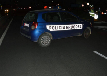 Punonjësja e policisë përplas për vdekje me makinë këmbësorin në Laç
