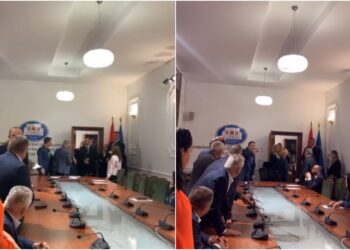 VIDEO / Sherr tek “Etika”, Noka i fiksuar pas mikrofonave, Bushka ndërpret mbledhjen: Ik, qërohu!