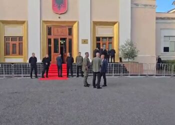 Plani i socialistëve për të shmangur përplasjen me deputetët e PD, mbërrijnë në Parlament 90 minuta para nisjes së seancës