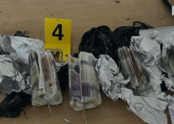 Të fshehura në shasinë e furgonit, kapen mbi 31 mijë paund në portin e Durrësit, arrestohet 32-vjeçari