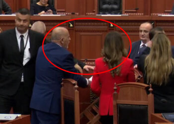 Kuvendi merr vendimin, Hoti dhe Doda përjashtohen për 10 ditë për “parfumin” dhe karriget