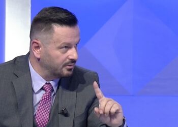 Tensionet e shtuara mes opozitës dhe mazhorancës/Ndreca: Të djathtët krizën e kanë të brendshme