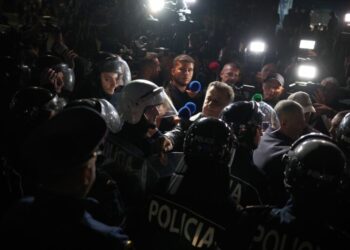 “Noka, Vokshi, Dogjani e Mziu nën hetim”, Policia procedon edhe 25 militantë të PD për bllokimin e rrugëve në Tiranë