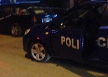 Sarandë/U konfliktuan për pronat në Bashki, 75-vjeçarja i nxjerr biçakun mbesës, arrestohet