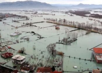 Rreziku nga përmbytjet në qarkun Shkodër, komisioni i Mbrojtjes Civile takim në Prefekturë