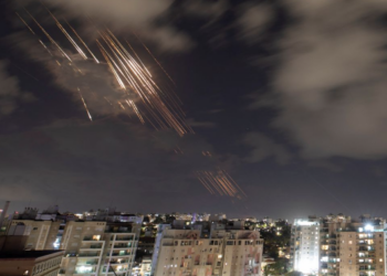 Sulmi i Iranit mbi Izrael, plasin fishekzjarret në Gaza dhe Bejrut