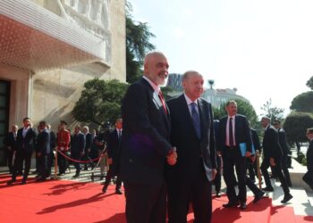 Rama publikon albumin nga vizita e Erdogan: Mik i madh i Shqipërisë dhe shqiptarëve
