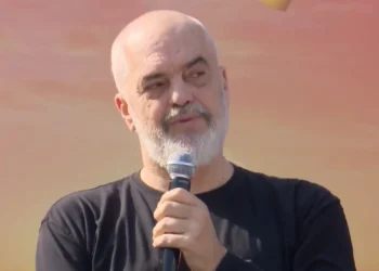“Vjen me biçikletë dhe thua bëra 50 kilometra”, Rama batuta me pensionistin: Ç’e ke këtë adrenalinë?