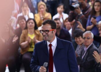 Tenori ‘mallëngjen’ demokratët: Lindja e Berishës në Shqipëri, bekim nga Zoti! Ndërsa Rama është djall