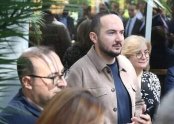 Tre deputetë të PD vizitojnë Salianjin në burg: Na porositi t’u themi demokratëve se…