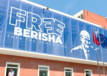 Pasi ‘shkëlqeu’ në Shqipëri, PD zhvendos ‘mosbindjen’ para Parlamentit Europian, ja detajet