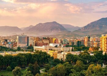 Instituti i Vjenës: Ekonomia shqiptare do të rritet 3.8% në 2025