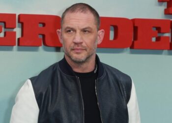 Tom Hardy i dërgon aksidentalisht mesazh personit të gabuar, publikohen kërkesat e çuditshme të aktorit