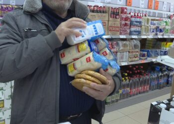 Bukë, mish e perime. Shqiptarët 40% të të ardhurave i shpenzojnë për ushqime