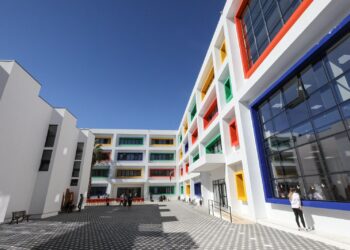 Veliaj jep lajmin e mirë: Ushqim falas në shkollat e Tiranës; Do ndërtojmë Qendër për fëmijët me nevoja të veçanta