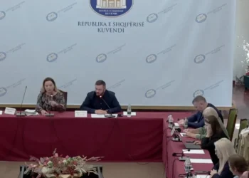 Vokshi përplaset me Ndrecën, i drejtohet dëshmitarit: Dil përjashta, o Garda merre dhe nxirre