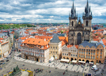 Praga, qyteti përrallor i paprekur, ndër më të vizituarit në Europë