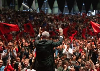 “E sotmja na bashkon më shumë se asnjëherë me fqinjët tanë”/ Rama rikthehet në Greqi, të dielën takim me shqiptarët në Selanik