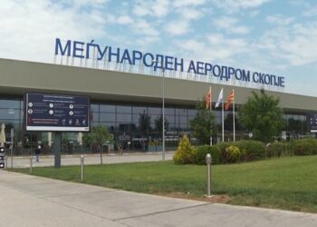 Braziliani kapet me 2 kilogramë kokainë në Aeroportin e Shkupit, i kishte fshehur në valixhe