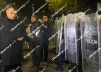Protesta e opozitës/ Noka merr direktiva në telefon? Pas mesazheve del në deklaratë për mediat