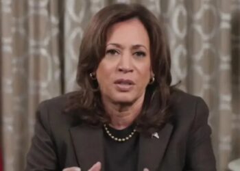 VIDEO/ ‘Ajo duket e dehur’, amerikanët të habitur nga gjendja e Kamala Harris në videomesazh: Mesa duket stafi i saj e urren