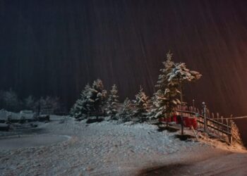 FOTO / Nisin reshjet e para të dëborës në juglindje të vendit, zbardhet Dardha