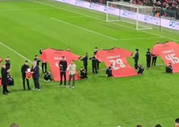 Brohoritma dhe duartrokitje në “Air Albania”, nderohen 4 veteranët kuq e zi që i dhanë fund angazhimit me kombëtaren