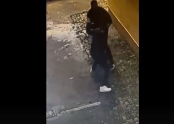 Dalin pamje nga sherri në Qytet Studenti/ 20-vjeçari me plagë në bark tenton të mbrohet, autori e qëllon pa pushim me thikë