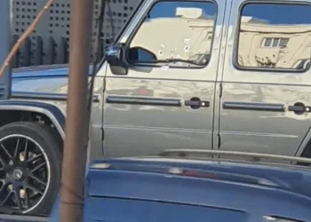 FOTOLAJM / U ekzekutua me disa plumba, ja si duket makina e djalit të ish-gjyqtarit pas atentatit