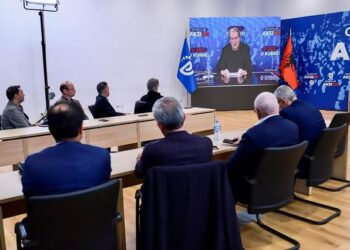 E ardhmja e opozitës përballë një holograme!