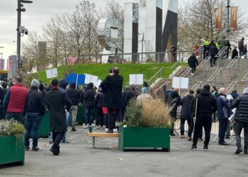 VIDEO/ 20 militantë të Berishës protestojnë kundër Ramës në Londër