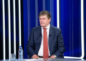 Mosbindja civile, ish-presidenti Bamir Topi: Berisha duhet të ishte larguar nga politika, do i bënte nder vetes dhe opozitës