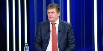 Mosbindja civile, ish-presidenti Bamir Topi: Berisha duhet të ishte larguar nga politika, do i bënte nder vetes dhe opozitës