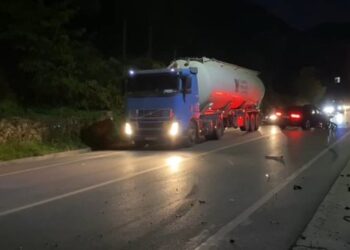 Aksident i rëndë në Pogradec, makinat përplasen me njëra-tjetrën, ka të plagosur