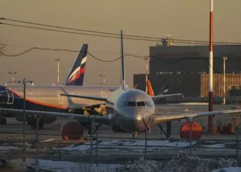 VIDEO / Sulmohet Moska, Ukraina lëshon breshëri dronësh, mbyllen dy aeroporte