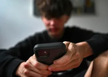 Australia kalon ligjin që ndalon përdorimin e mediave sociale nga fëmijët nën 16 vjeç