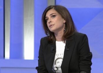 VIDEO / “Unë erdha për librin, jo të më shisni…”, Elsa Lila debaton me gazetarin LIVE, ai mbyll emisionin