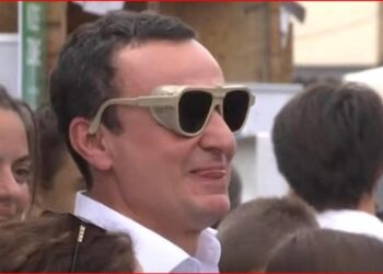 Ambasada më e rëndësishme pa shofer dhe pothuaj pa diplomatë