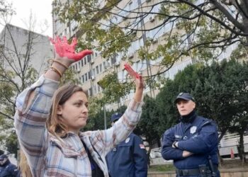 “Krim, jo tragjedi”, qindra protestues kërkojnë përgjegjësi prej autoriteteve për incidentin në Novi Sad