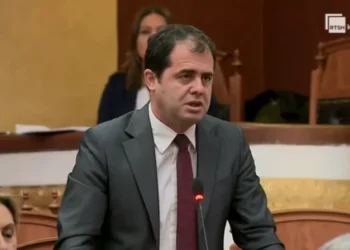 “Do t’ju nxjerrim ujin e zi”, Bylykbashi – Spiropalit: Rregullorja juaj si në kamp-përqëndrimi për të na…