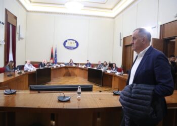 Pse PD ka frikë nga fjala e Ilir Beqajt?!