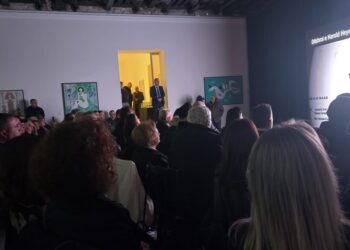 VIDEO / Dokumentari “Në besë të shqiptarëve”, Rudina Xhunga ‘shkon’ në Kryeministri