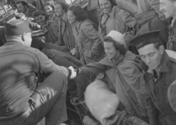 VIDEO / Si u shpëtuan 30 infermieret amerikane që iu ra avioni në 8 nëntor, ’43, në Belsh!