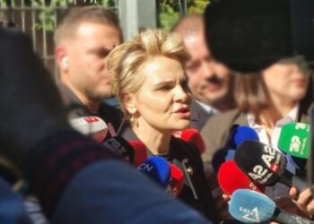 Politologu “zbërthen” gjuhën e Kryemadhit: Ja përse po kërcënon dhe po bën zhurmë