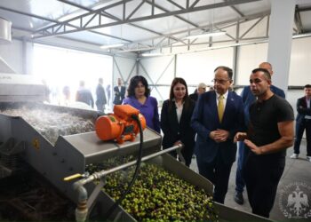 Begaj takon fermerët e Lushnjës: Djersa dhe puna juaj, e ka bërë këtë vend të mrekullueshëm!