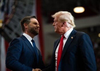 Trump dhe Vance thirrje amerikanëve: Votoni! Fitorja s’është ende e sigurt