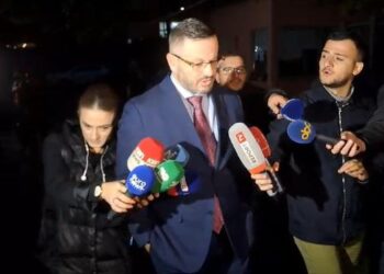 Pas 4 orësh në SPAK, reagon Ndreca: Do të shprehem në momentin e duhur, mos u nxitoni!